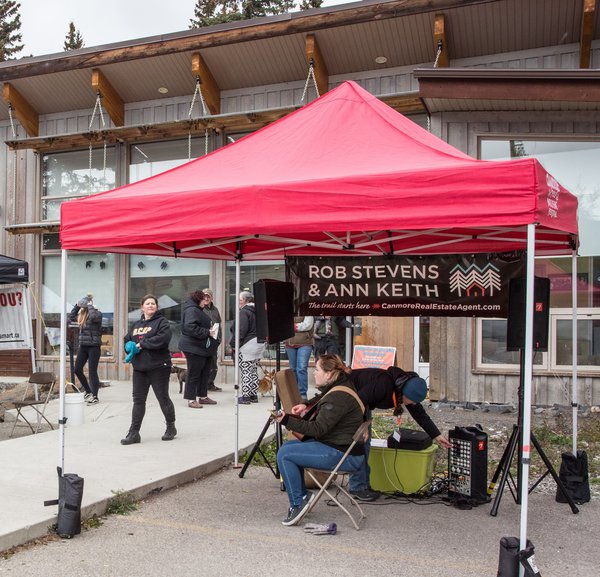 Bark-a-que 2018 Anne Keith Banner & musician.jpg