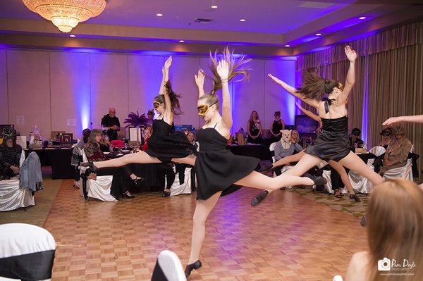 Dancers jump in air ww.jpg